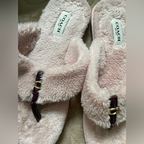 Coach Hampton Flip Flop Slippers - Picture 4 of 5